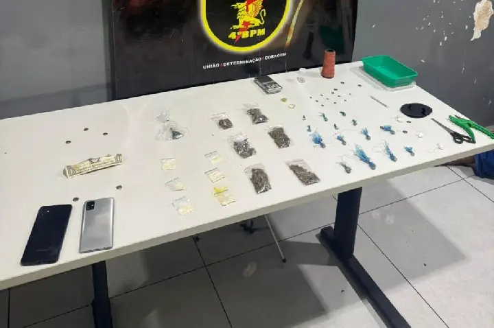 As drogas foram encontradas na residência.