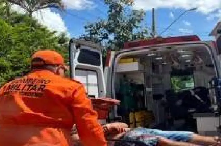 Atirador persegue e dispara contra homem em plena rua.
