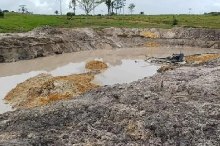 Batalhão Ambiental da PM fecha garimpo ilegal na zona rural.