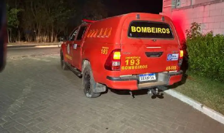 Casa é destruída pelo fogo em Cáceres, moradora não foi encontrada.