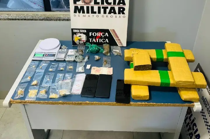 Casal de faccionados é preso em flagrante pela Força Tática por tráfico de drogas.
