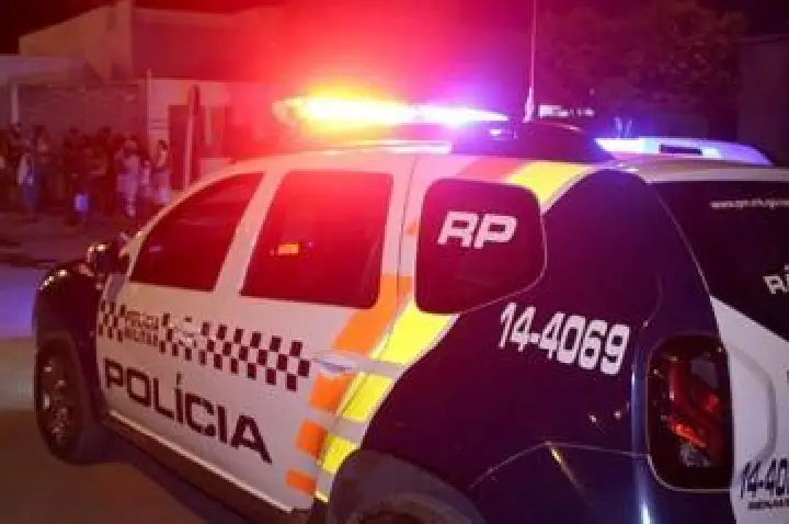 Casal suspeito de matar homem a facada em bar é preso.