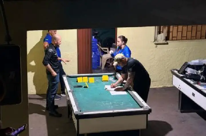 Dono de bar é assassinado durante a noite, DHPP investiga.