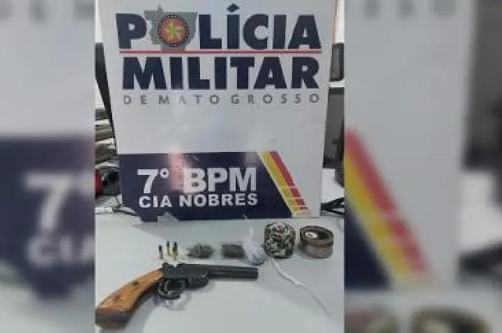 Dupla é abordada por infração de trânsito e acaba presa por tráfico.