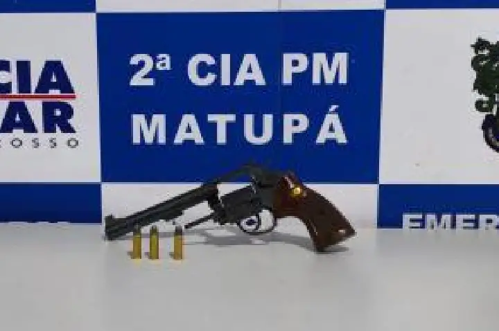 Dupla é presa enquanto seguia para cometer assassinato.