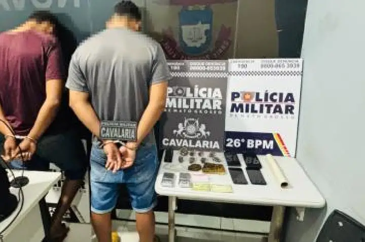 Dupla é presa por tráfico de drogas e associação criminosa.