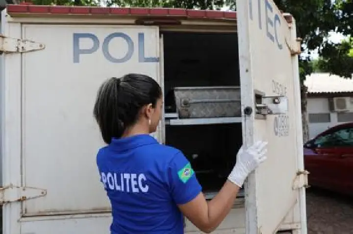 Dupla em moto mata mulher com vários tiros.