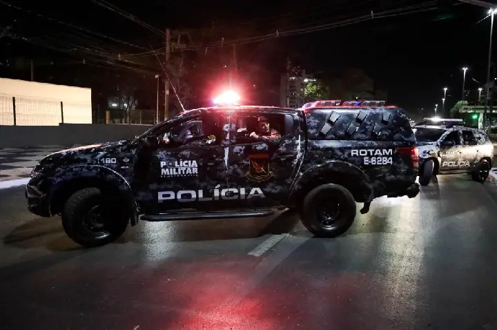 Foragido da Justiça é preso pela Rotam durante jogo de futebol.