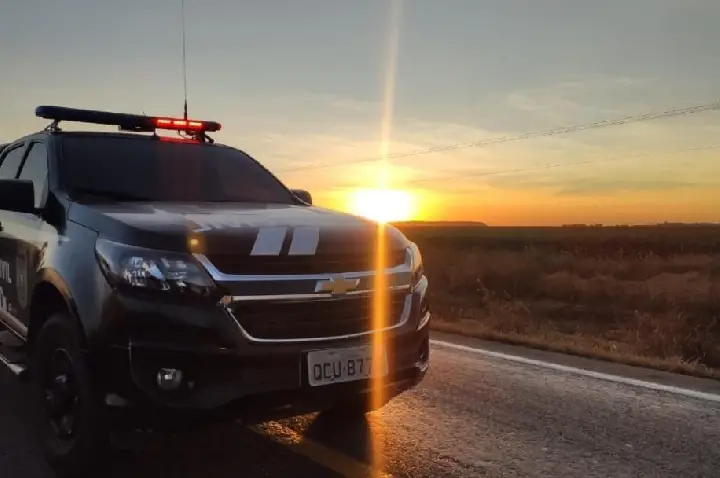 Foragido por latrocínio é preso em ônibus durante ação da Polícia Civil.