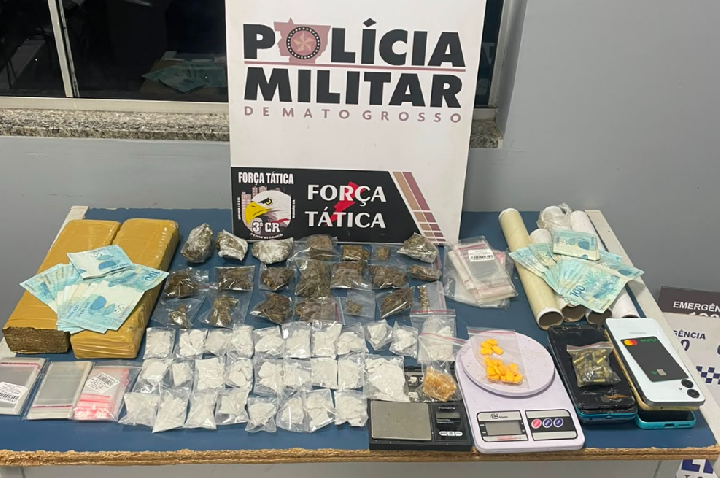 Força Tática prende homem com tabletes de drogas e comprimidos de ecstasy.