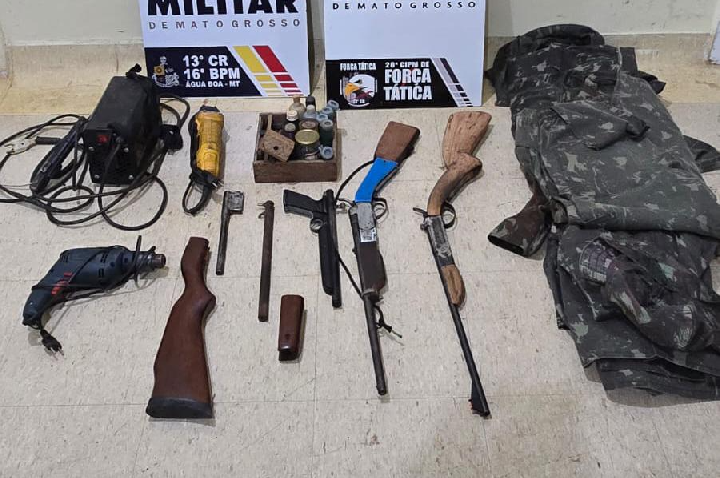 Força Tática prende homem por porte ilegal de arma de fogo após denúncia de violência doméstica.