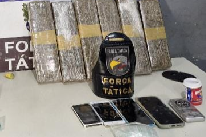 Força Tática prende mulher com seis quilos de maconha.