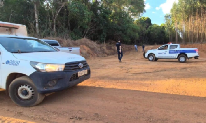 Homem é achado morto em fazenda e corpo estava sendo 'devorado' por cães.