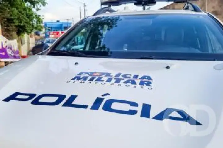 Homem é preso após roubar três pacotes de fraldas de farmácia.