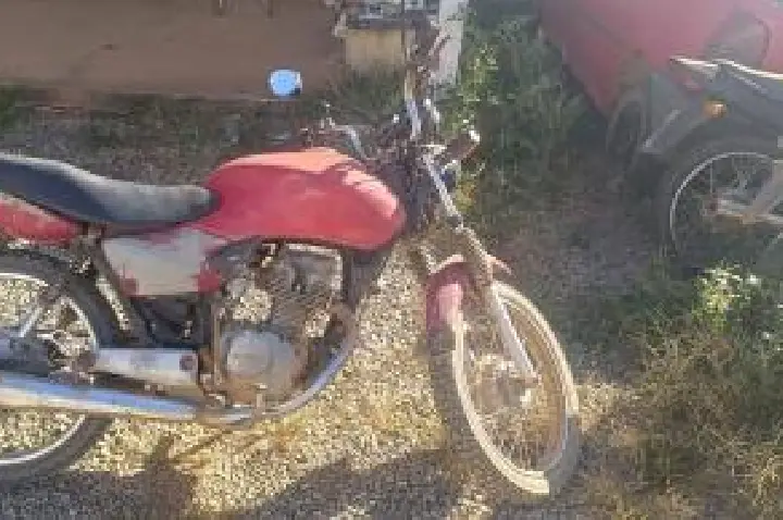 Homem é preso com moto roubada.