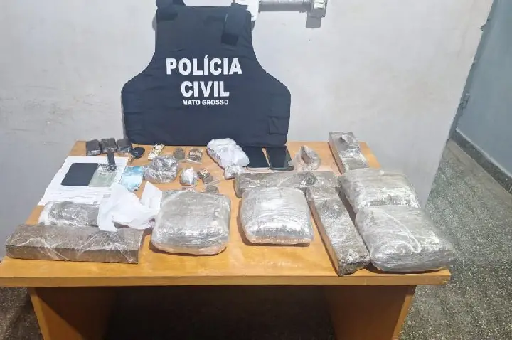 Homem investigado por violência doméstica é preso em flagrante por tráfico de drogas.