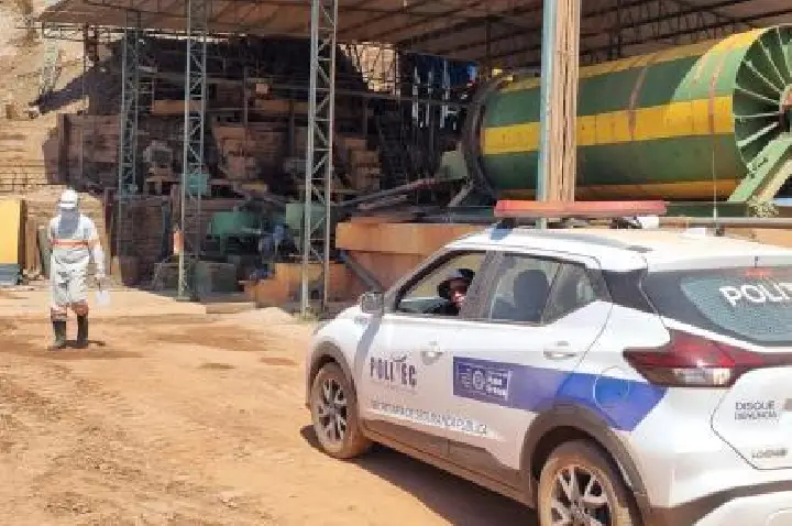 Mineradora é alvo de operação por furto de energia e gerente é levado à delegacia.