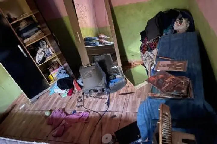 'Pede socorro, que ninguém vai te ajudar', diz homem ao agredir esposa e atear fogo na casa.