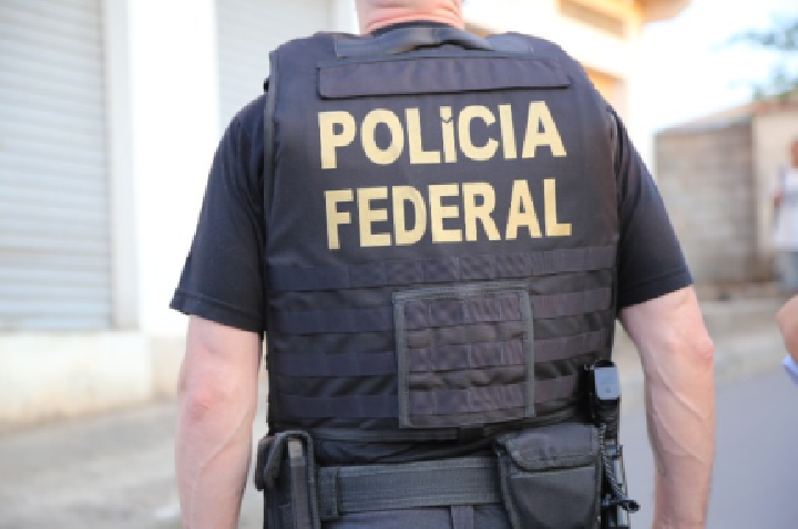 PF cumpre mandados contra investigados por mineração ilegal.