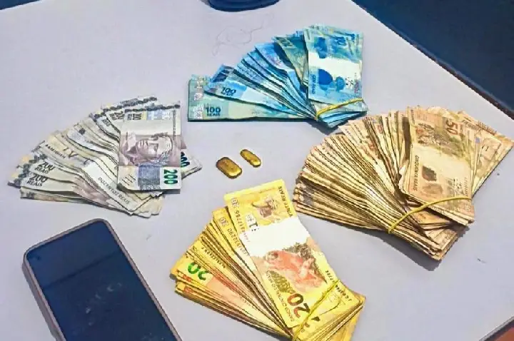 PM apreende barras de ouro e mais de R$ 34 mil após denúncia de violência doméstica.
