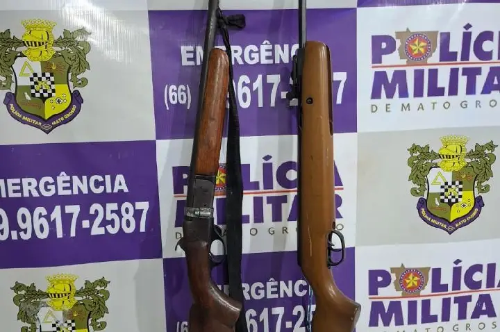 PM localiza mulher que fugiu de agressões e ameaças e prende homem com armas de fogo.