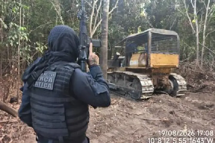 PM mira garimpo clandestino e recolhe maquinários.