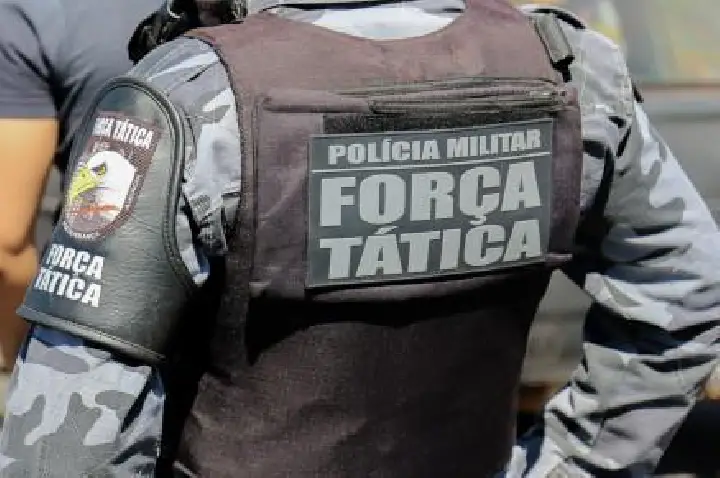PM prende dupla com cocaína, maconha e 'loló'.