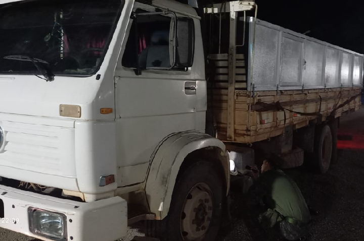 PM prende homem por transporte irregular de mais de 8 mil litros de combustível.