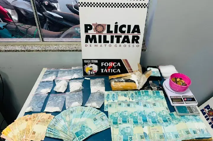 PM prende três faccionados e apreende drogas e R$ 16,7 mil da venda de entorpecentes.