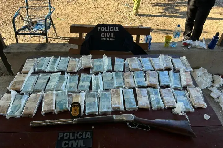 Polícia Civil cumpre 20 mandados contra membros de facção criminosa em Tangará da Serra.