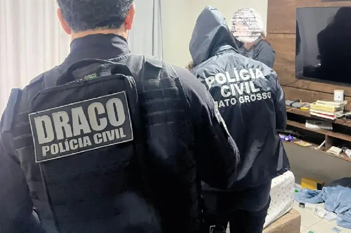Polícia Civil cumpre 90 mandados para desarticulação de esquema de lavagem de capitais de facção criminosa.