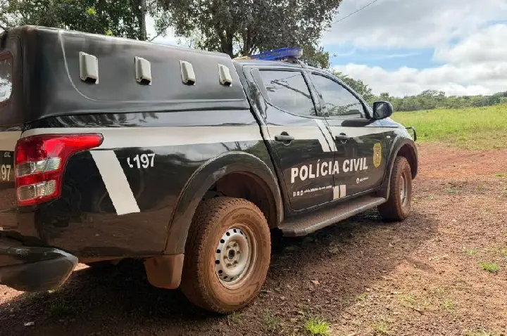 Polícia Civil cumpre dois mandados de prisão em operação integrada na zona rural de Lambari D'Oeste.