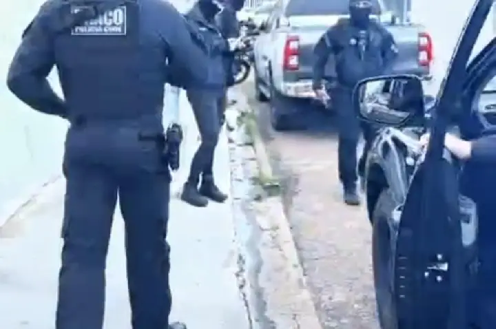 Polícia Civil cumpre mandados contra facção criminosa envolvida com transporte de cocaína da fronteira ao norte de MT.