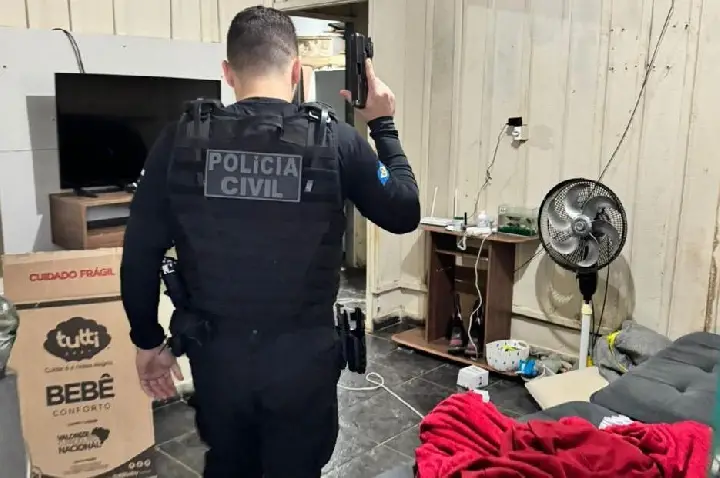 Polícia Civil cumpre mandados contra faccionados envolvidos em homicídio em Comodoro.