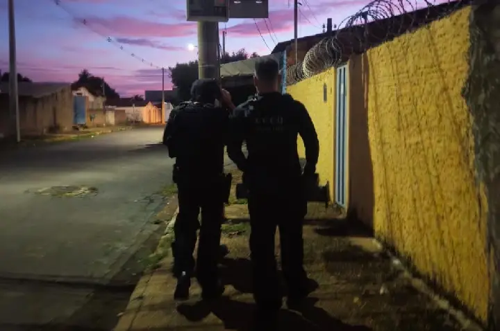 Polícia Civil cumpre mandados contra grupo criminoso envolvido em roubo a cooperativa de crédito.