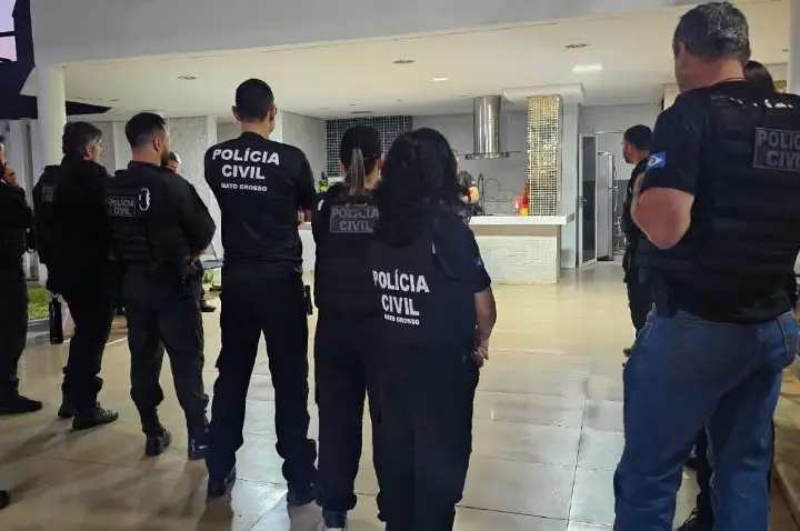 Polícia Civil cumpre mandados durante operação contra estelionato eletrônico.