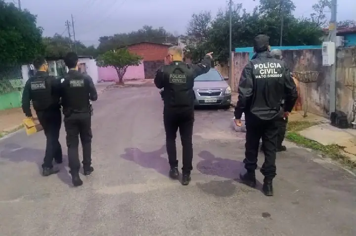 Polícia Civil cumpre mandados em investigação de ataques virtuais contra moradores, servidores e políticos de Mirassol D'Oeste.