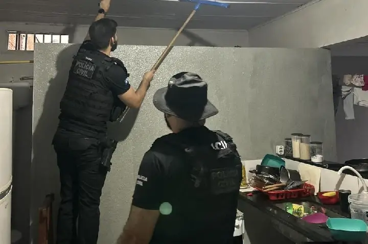 Polícia Civil deflagra operação contra membros de facção envolvidos com o tráfico de drogas.