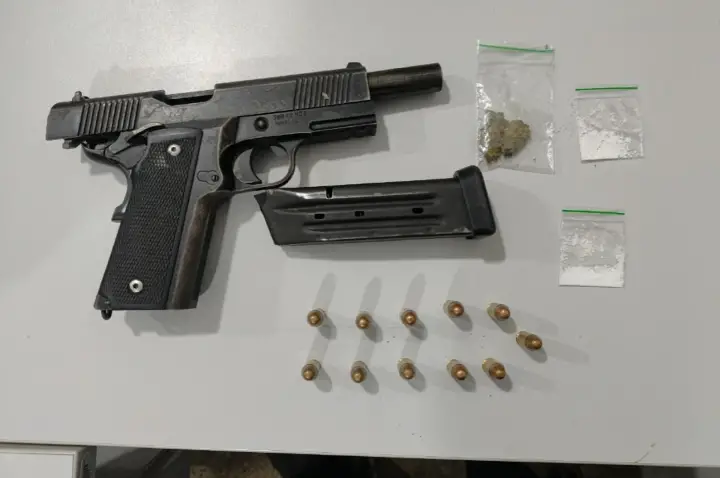 Polícia Civil impede roubo e apreende adolescentes armados.