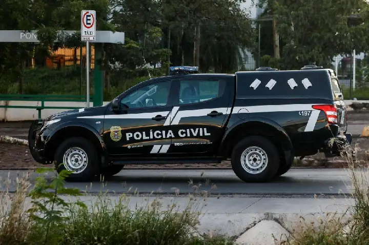 Polícia Civil prende dupla suspeita de cometer estelionato.