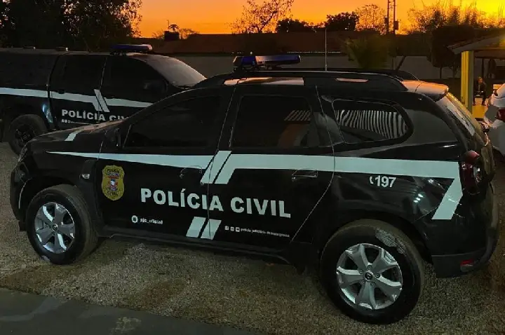Polícia Civil prende homem por furtar loja e usar cartão de vítima.