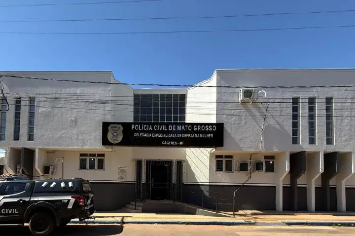 Polícia Civil prende homem que agrediu esposa e enteado em Cáceres.