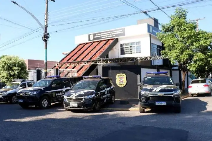 Polícia Civil prende investigado por crime de perseguição e violência psicológica.