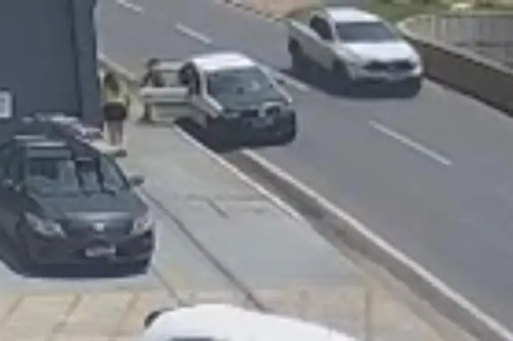 Polícia Civil prende mulher por participação em roubo com uso de arma de fogo.
