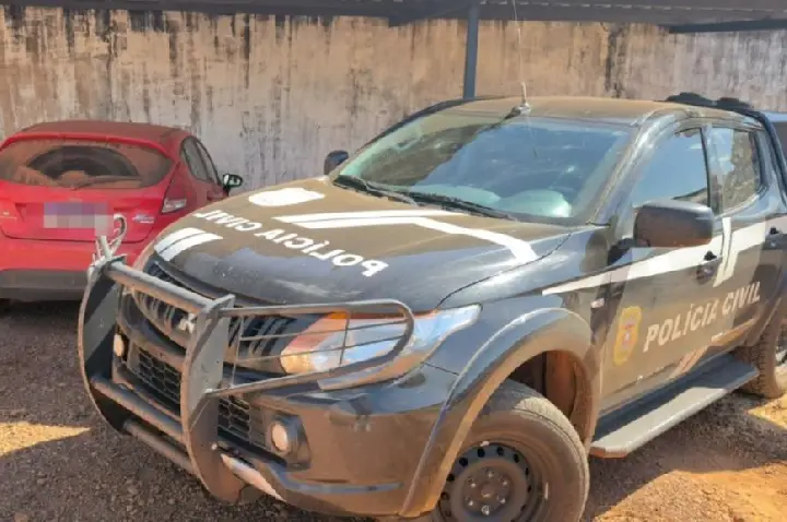 Polícia Civil recupera veículo clonado.