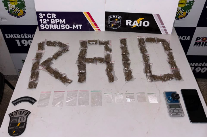 Polícia Militar apreende armas de fogo e 47 porções de drogas.
