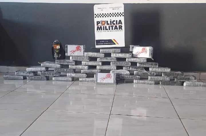 Polícia Militar apreende mais 46 tabletes de cocaína após queda de aeronave em Reserva do Cabaçal.