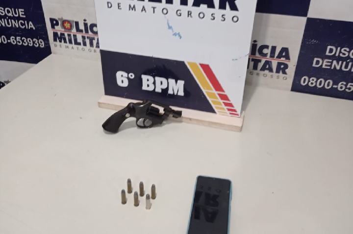 Polícia Militar conduz homem e adolescente faccionados à delegacia e apreende revólver em Cáceres.