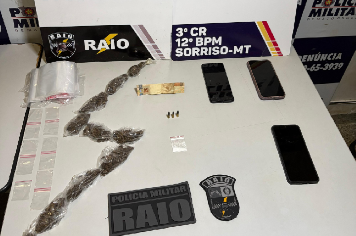 Polícia Militar detém quatro integrantes de facção criminosa suspeitos por tráfico de drogas.