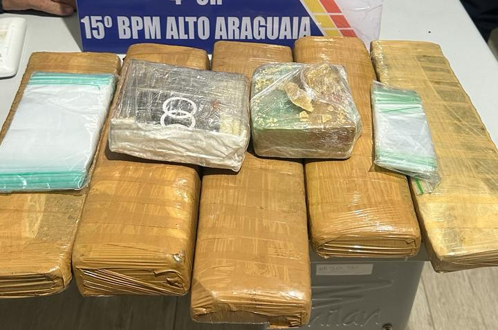 Polícia Militar e PRF prendem homem com seis quilos de drogas.